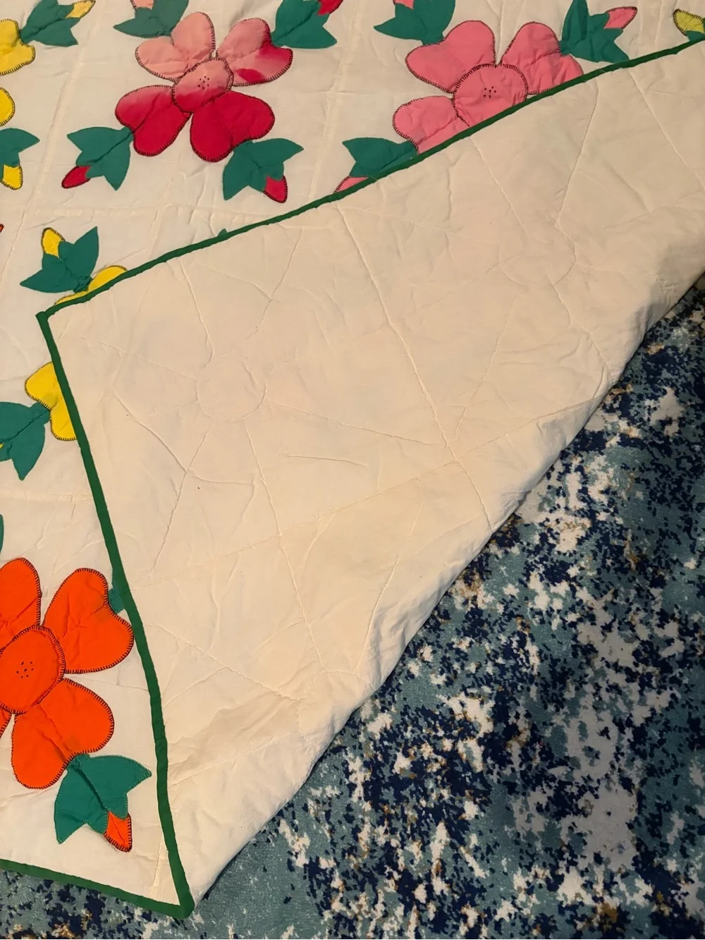 Hand Stitched Vintage Rose of Sharon Quilt. 80 x 80